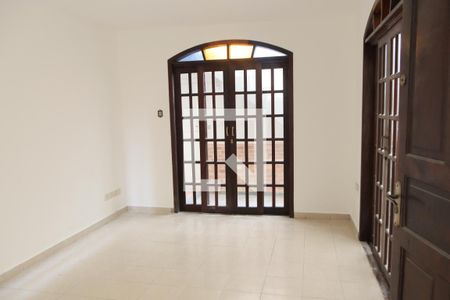 Sala de casa para alugar com 1 quarto, 60m² em Centro, Embu das Artes