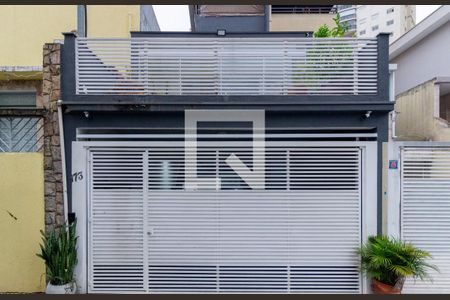 Casa à venda com 250m², 4 quartos e 4 vagas Casa à venda com 250m², 4 quartos e 4 vagasFachada