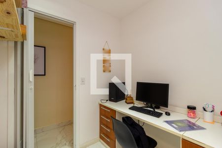 Casa à venda com 250m², 4 quartos e 4 vagas Casa à venda com 250m², 4 quartos e 4 vagasEscritório