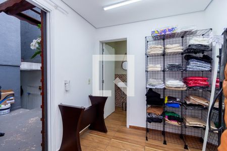 Casa à venda com 250m², 4 quartos e 4 vagas Casa à venda com 250m², 4 quartos e 4 vagasSuíte 4