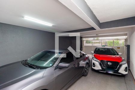 Casa à venda com 250m², 4 quartos e 4 vagas Casa à venda com 250m², 4 quartos e 4 vagasGaragem