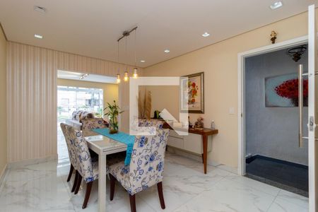 Casa à venda com 250m², 4 quartos e 4 vagas Casa à venda com 250m², 4 quartos e 4 vagasSala de Jantar