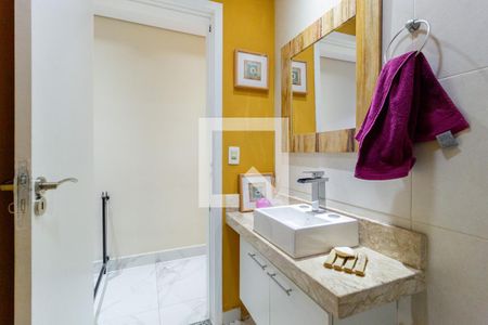 Casa à venda com 250m², 4 quartos e 4 vagas Casa à venda com 250m², 4 quartos e 4 vagasLavabo