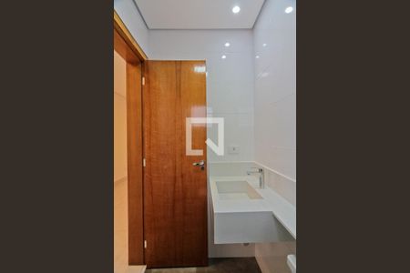 Casa à venda com 210m², 3 quartos e 4 vagasBanheiro da Suíte 1