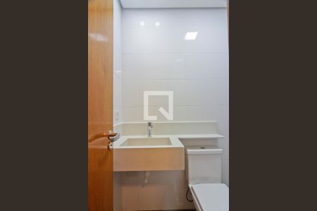 Casa à venda com 210m², 3 quartos e 4 vagasBanheiro da Suíte 2