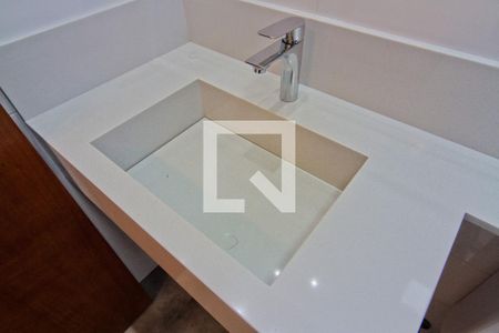 Casa à venda com 210m², 3 quartos e 4 vagasBanheiro da Suíte 1