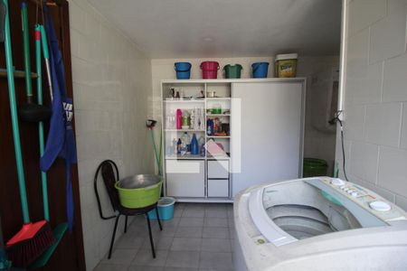 Casa à venda com 180m², 5 quartos e 1 vagaÁrea de Serviço