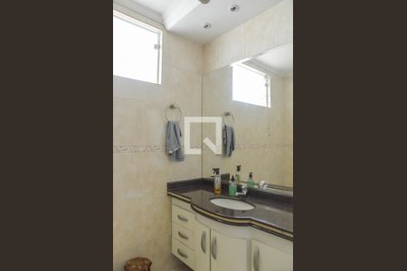 Casa à venda com 290m², 3 quartos e 5 vagas Casa à venda com 290m², 3 quartos e 5 vagasBanheiro da Suíte 2