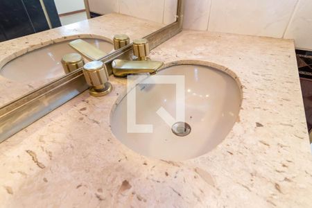 Casa à venda com 220m², 3 quartos e 3 vagasBanheiro da Suíte 1