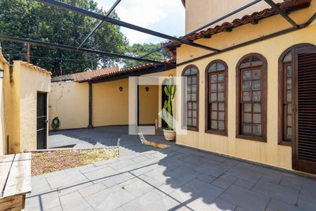Casa à venda com 220m², 3 quartos e 3 vagasQuintal