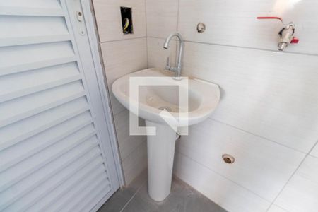 Banheiro de casa para alugar com 1 quarto, 21m² em Vila Londrina, São Paulo