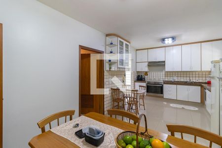 Casa à venda com 272m², 5 quartos e 3 vagasCozinha