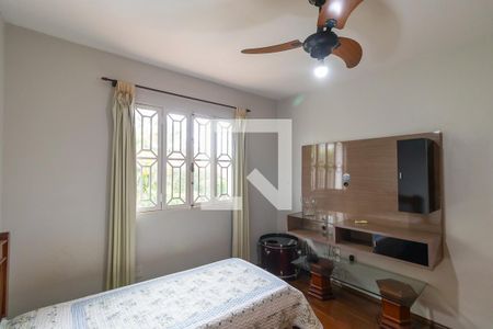 Casa à venda com 272m², 5 quartos e 3 vagasQuarto 3