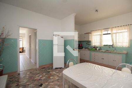 Casa à venda com 168m², 3 quartos e 5 vagas Casa à venda com 168m², 3 quartos e 5 vagasCopa