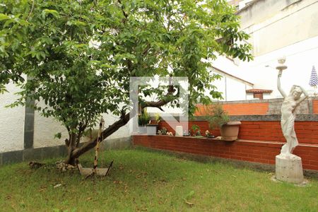 Casa à venda com 500m², 3 quartos e 3 vagasQuintal/Jardim
