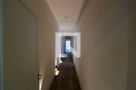 Casa à venda com 350m², 3 quartos e 3 vagas Casa à venda com 350m², 3 quartos e 3 vagasCorredor