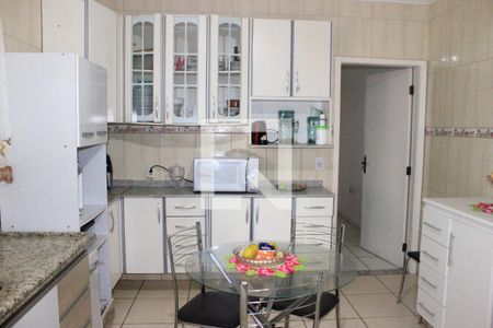 Casa à venda com 300m², 4 quartos e 3 vagasCozinha