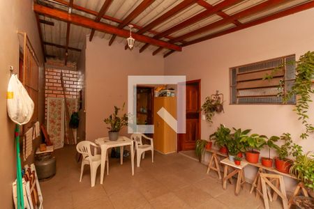 Casa à venda com 140m², 2 quartos e 1 vaga Casa à venda com 140m², 2 quartos e 1 vagaVaranda