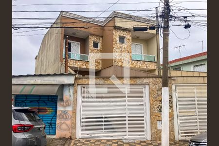 Casa à venda com 150m², 3 quartos e 4 vagas Casa à venda com 150m², 3 quartos e 4 vagasFachada