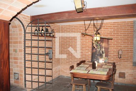 Casa à venda com 315m², 3 quartos e 3 vagasAdega