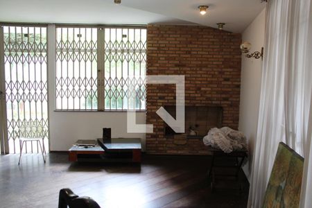 Casa à venda com 315m², 3 quartos e 3 vagasLareira