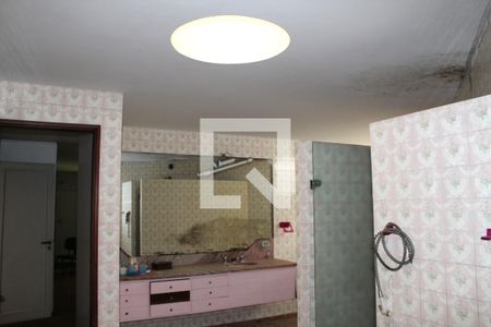 Casa à venda com 315m², 3 quartos e 3 vagasDetalhe do banheiro ( Claraboia )