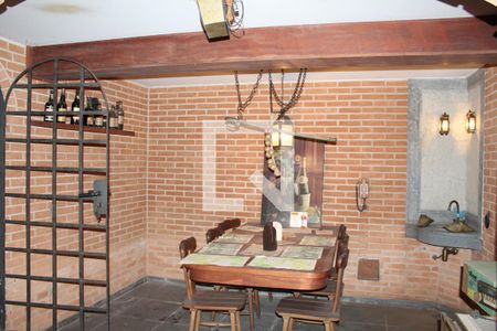 Casa à venda com 315m², 3 quartos e 3 vagasAdega