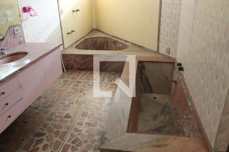 Casa à venda com 315m², 3 quartos e 3 vagasBanheiro da Suíte