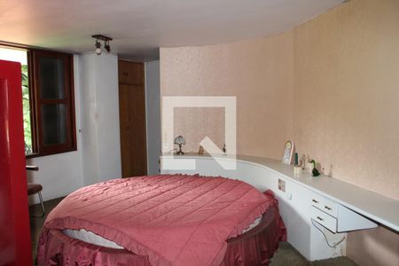 Casa à venda com 315m², 3 quartos e 3 vagasQuarto Suíte