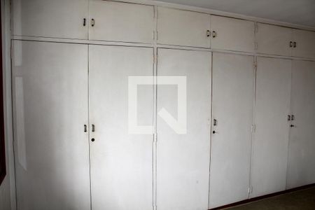 Casa à venda com 315m², 3 quartos e 3 vagasQuarto 3 - Armários