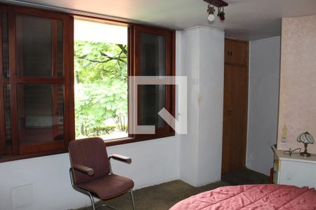 Casa à venda com 315m², 3 quartos e 3 vagasQuarto Suíte