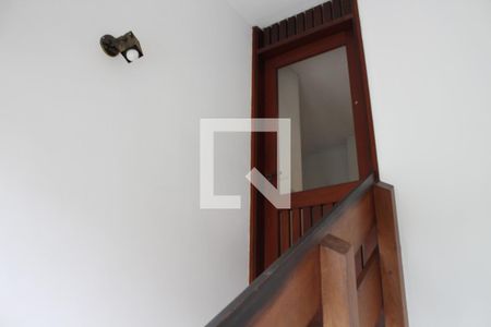 Casa à venda com 315m², 3 quartos e 3 vagasEscada