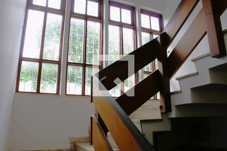 Casa à venda com 315m², 3 quartos e 3 vagasEscada