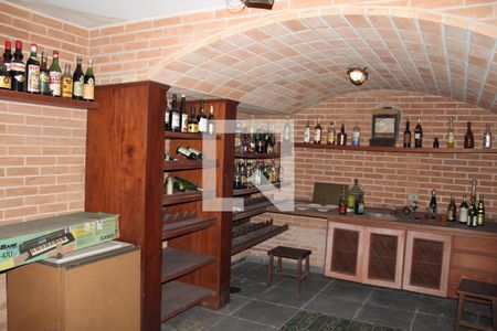 Casa à venda com 315m², 3 quartos e 3 vagasAdega