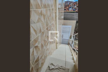 Apartamento para alugar com 70m², 2 quartos e sem vagaEscada