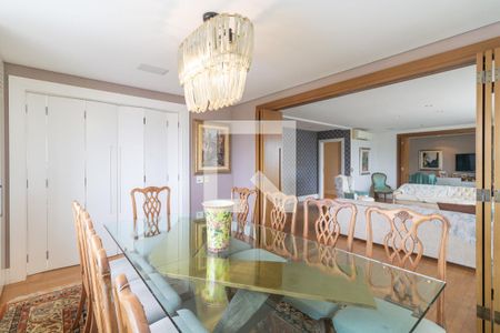 Apartamento à venda com 299m², 4 quartos e 5 vagas Apartamento à venda com 299m², 4 quartos e 5 vagasSala de Jantar
