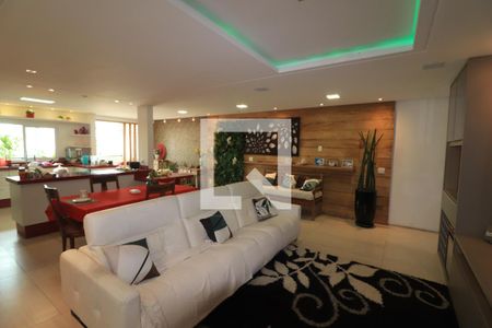 Casa à venda com 1000m², 6 quartos e 6 vagasSala de TV