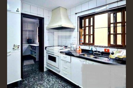 Casa à venda com 570m², 4 quartos e 6 vagas