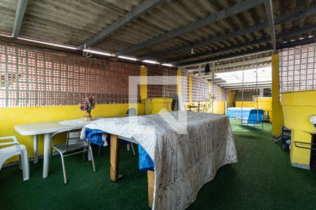 Casa à venda com 270m², 3 quartos e 2 vagas Casa à venda com 270m², 3 quartos e 2 vagasTerraço