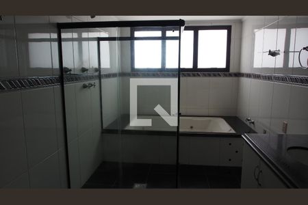 Apartamento à venda com 250m², 4 quartos e 3 vagasBanheiro do Quarto Suíte 2