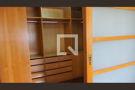 Apartamento à venda com 250m², 4 quartos e 3 vagasCloset da suíte 2