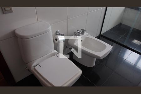 Apartamento à venda com 250m², 4 quartos e 3 vagasBanheiro do Quarto Suíte 2