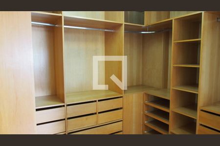 Apartamento à venda com 250m², 4 quartos e 3 vagasCloset da suíte 2