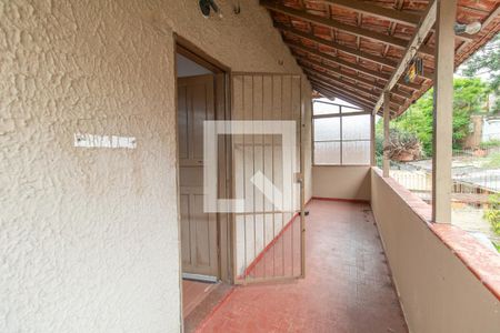 Casa à venda com 240m², 4 quartos e 5 vagas Casa à venda com 240m², 4 quartos e 5 vagasVaranda