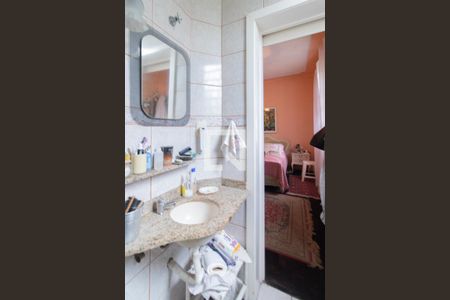 Casa à venda com 240m², 4 quartos e 5 vagas Casa à venda com 240m², 4 quartos e 5 vagasBanheiro - Suíte