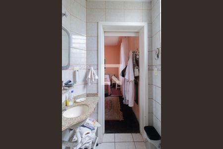 Casa à venda com 240m², 4 quartos e 5 vagas Casa à venda com 240m², 4 quartos e 5 vagasBanheiro - Suíte