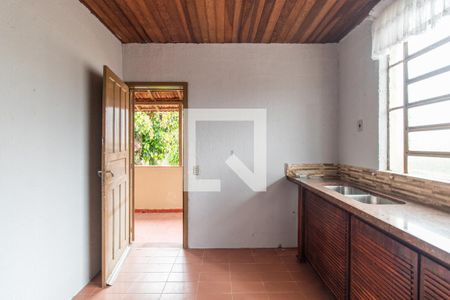 Casa à venda com 240m², 4 quartos e 5 vagas Casa à venda com 240m², 4 quartos e 5 vagasCozinha e Área de Serviço 2