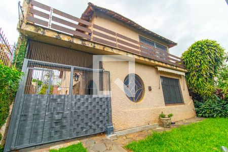 Casa à venda com 240m², 4 quartos e 5 vagas Casa à venda com 240m², 4 quartos e 5 vagasFachada