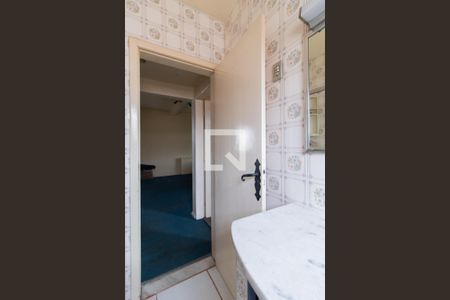 Casa à venda com 240m², 4 quartos e 5 vagas Casa à venda com 240m², 4 quartos e 5 vagasBanheiro Corredor 2