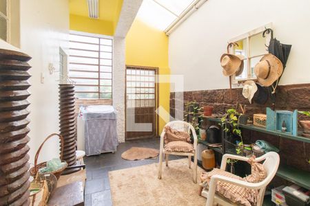 Casa à venda com 240m², 4 quartos e 5 vagas Casa à venda com 240m², 4 quartos e 5 vagasCozinha e Área de Serviço 1